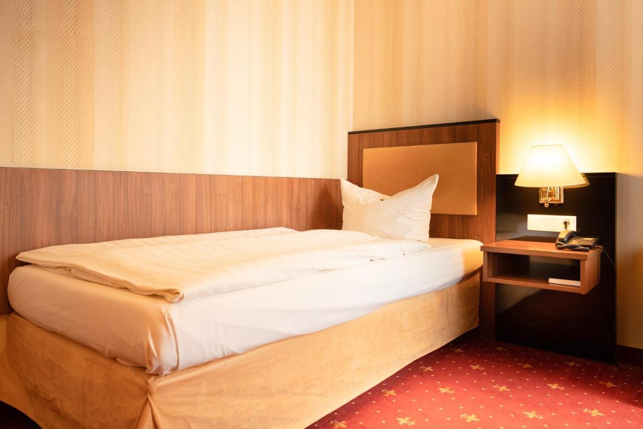 Alte Landratsvilla Hotel Bender Westerburg  Eksteriør billede