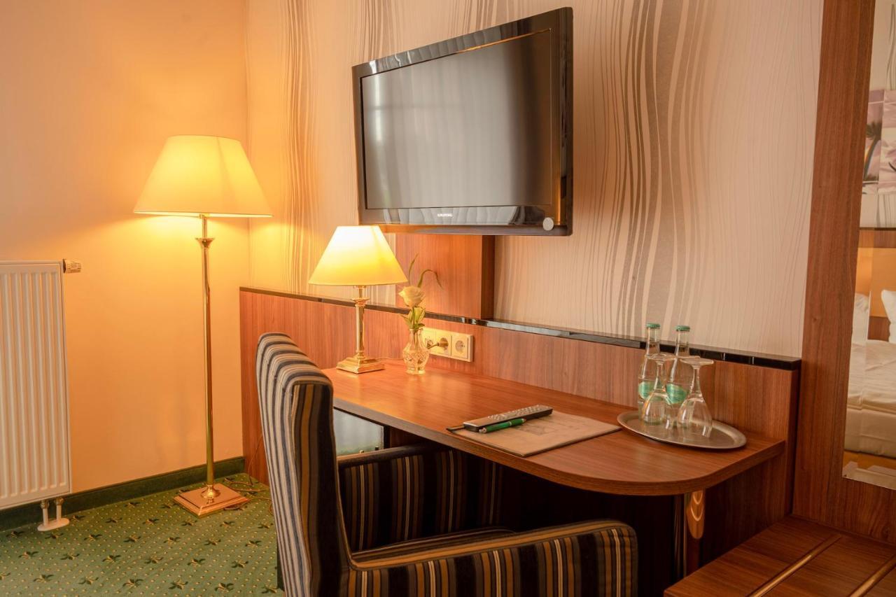 Alte Landratsvilla Hotel Bender Westerburg  Eksteriør billede