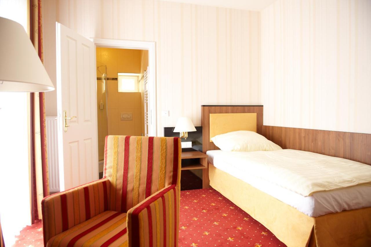 Alte Landratsvilla Hotel Bender Westerburg  Eksteriør billede
